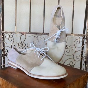 Tan/beige lace up suede shoe